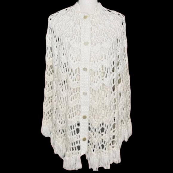 60’s White Cream Crocheted Open Knit Fringe Button Front Vintage Boho Poncho - Picture 7 of 10